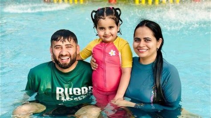 Anaya Kandhal Net Worth & Earnings (2024)