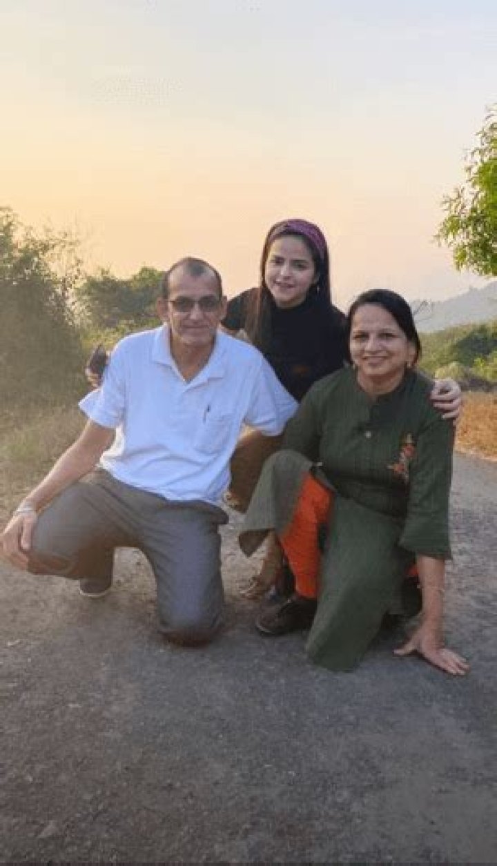 palak sidhwani parents